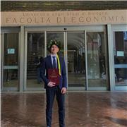 Ciao! Sono Filippo, 24 anni. Offro ripetizioni per medie e liceo in economia, statistica, matematica e inglese.